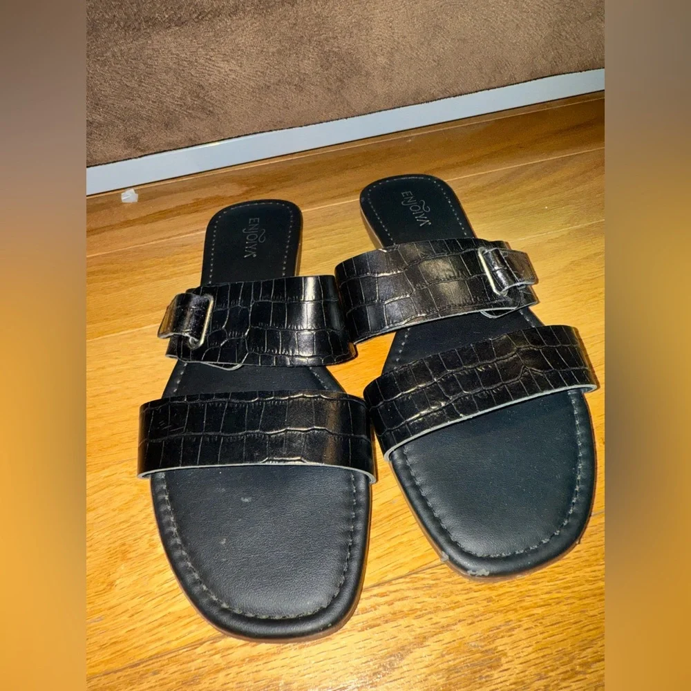 Enjoiya Adjustable Black Slide Sandals Size 9.